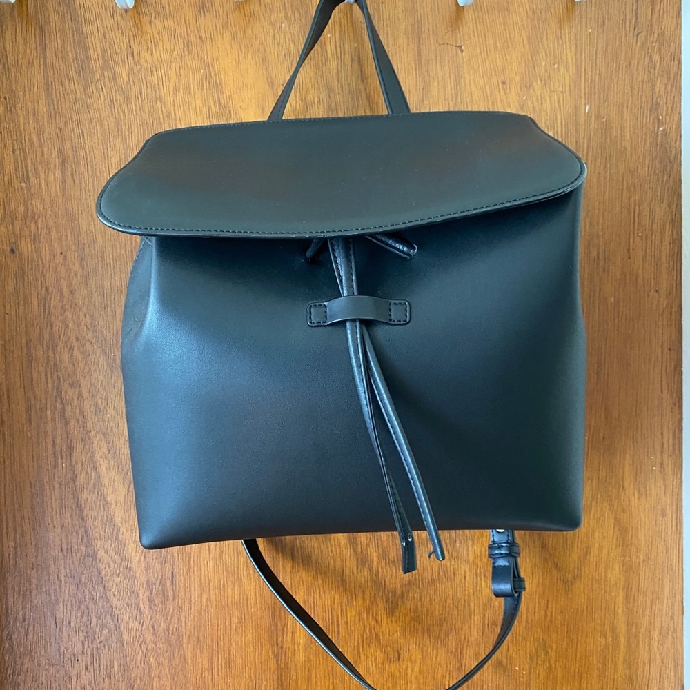 No brand black medium size bag with inside wallet